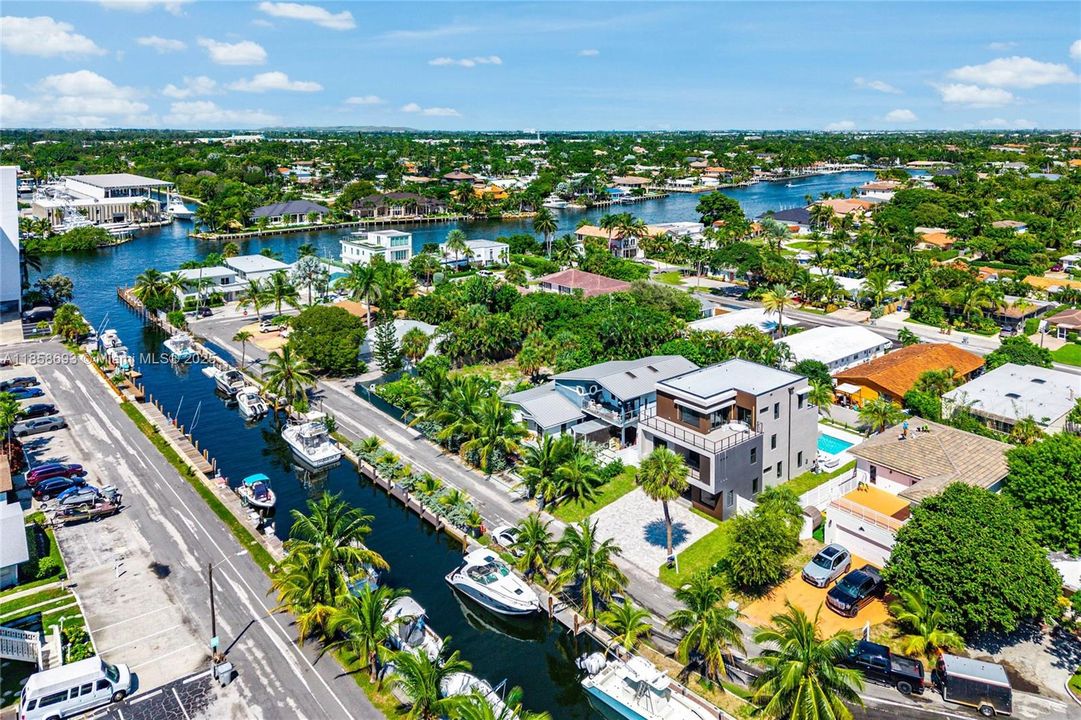 For Sale: $3,995,000 (5 beds, 5 baths, 3791 Square Feet)