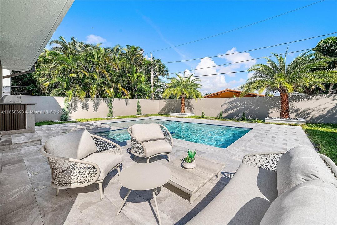 For Sale: $3,995,000 (5 beds, 5 baths, 3791 Square Feet)