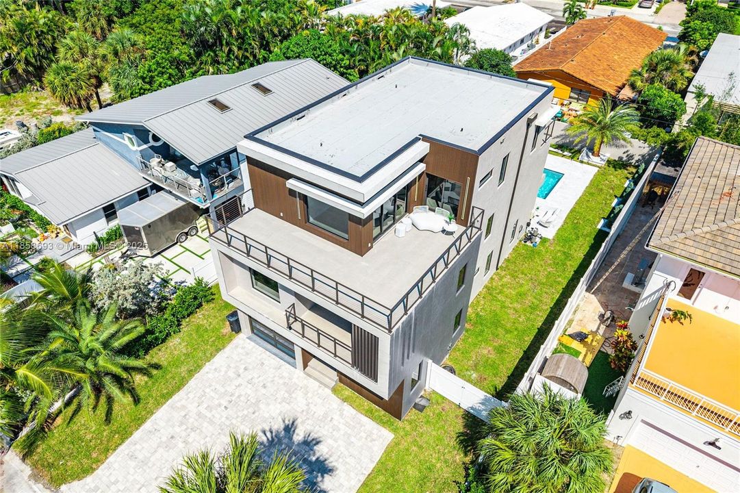 For Sale: $3,995,000 (5 beds, 5 baths, 3791 Square Feet)