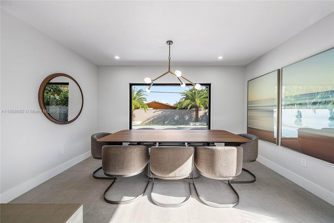 For Sale: $3,995,000 (5 beds, 5 baths, 3791 Square Feet)