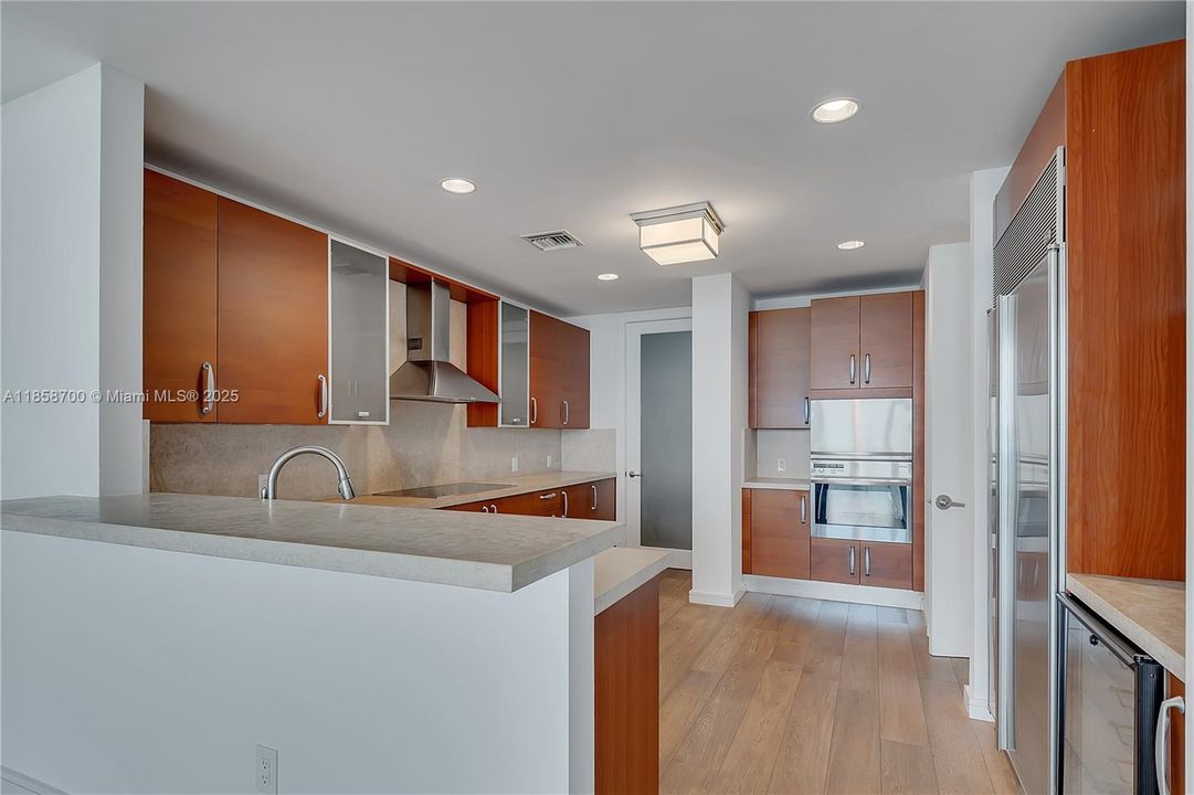 Recently Sold: $3,450,000 (3 beds, 4 baths, 2572 Square Feet)