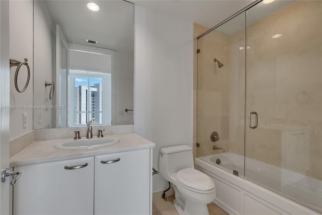 Recently Sold: $3,450,000 (3 beds, 4 baths, 2572 Square Feet)