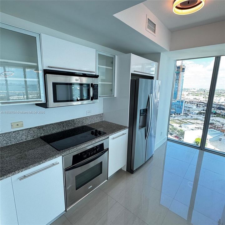 Recently Sold: $820,000 (2 beds, 2 baths, 1318 Square Feet)