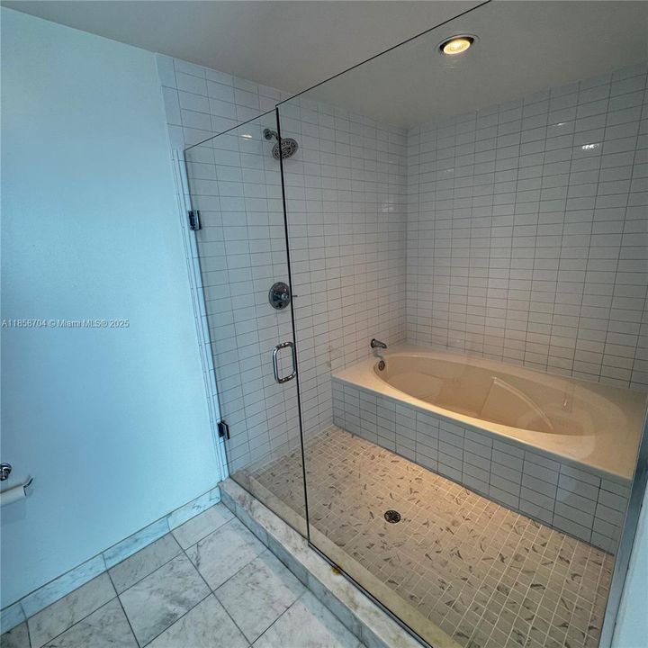 Recently Sold: $820,000 (2 beds, 2 baths, 1318 Square Feet)