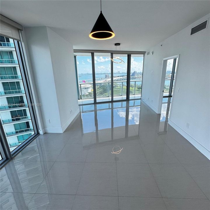 Recently Sold: $820,000 (2 beds, 2 baths, 1318 Square Feet)