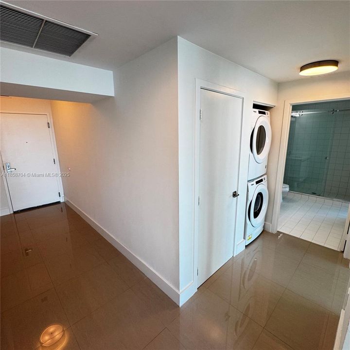 Recently Sold: $820,000 (2 beds, 2 baths, 1318 Square Feet)