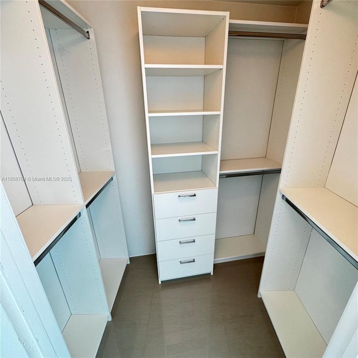 Recently Sold: $820,000 (2 beds, 2 baths, 1318 Square Feet)