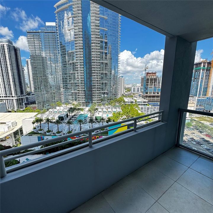 Recently Sold: $820,000 (2 beds, 2 baths, 1318 Square Feet)