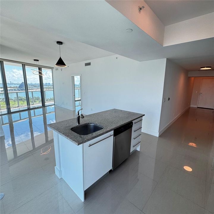 Recently Sold: $820,000 (2 beds, 2 baths, 1318 Square Feet)