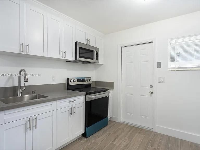 Под контрактом: $1,500 (0 спален, 1 ванн, 450 Квадратных фут)