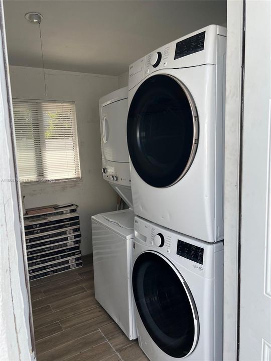 Под контрактом: $1,500 (0 спален, 1 ванн, 450 Квадратных фут)