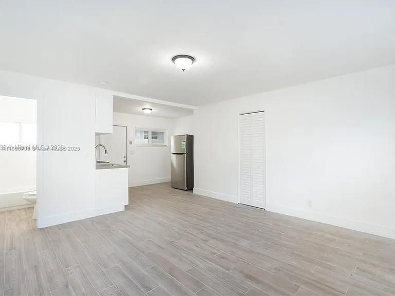 Под контрактом: $1,500 (0 спален, 1 ванн, 450 Квадратных фут)