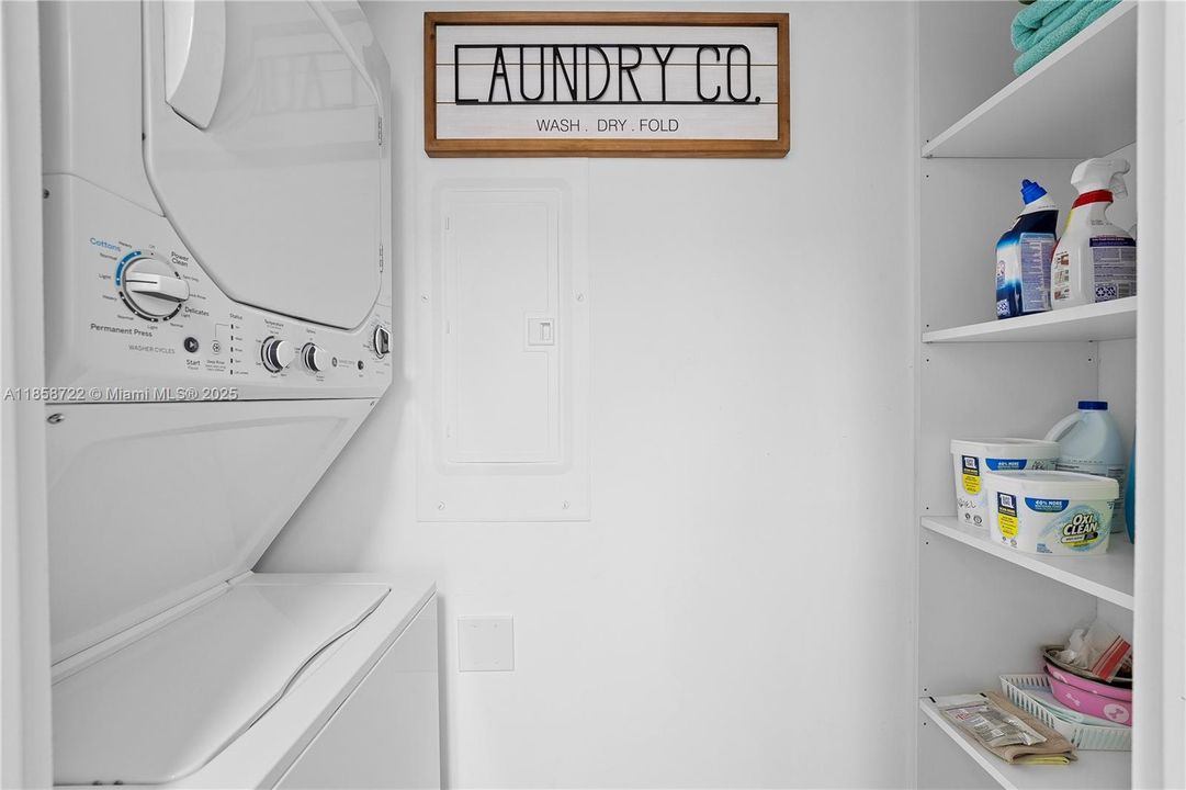 For Sale: $840,000 (1 beds, 1 baths, 740 Square Feet)