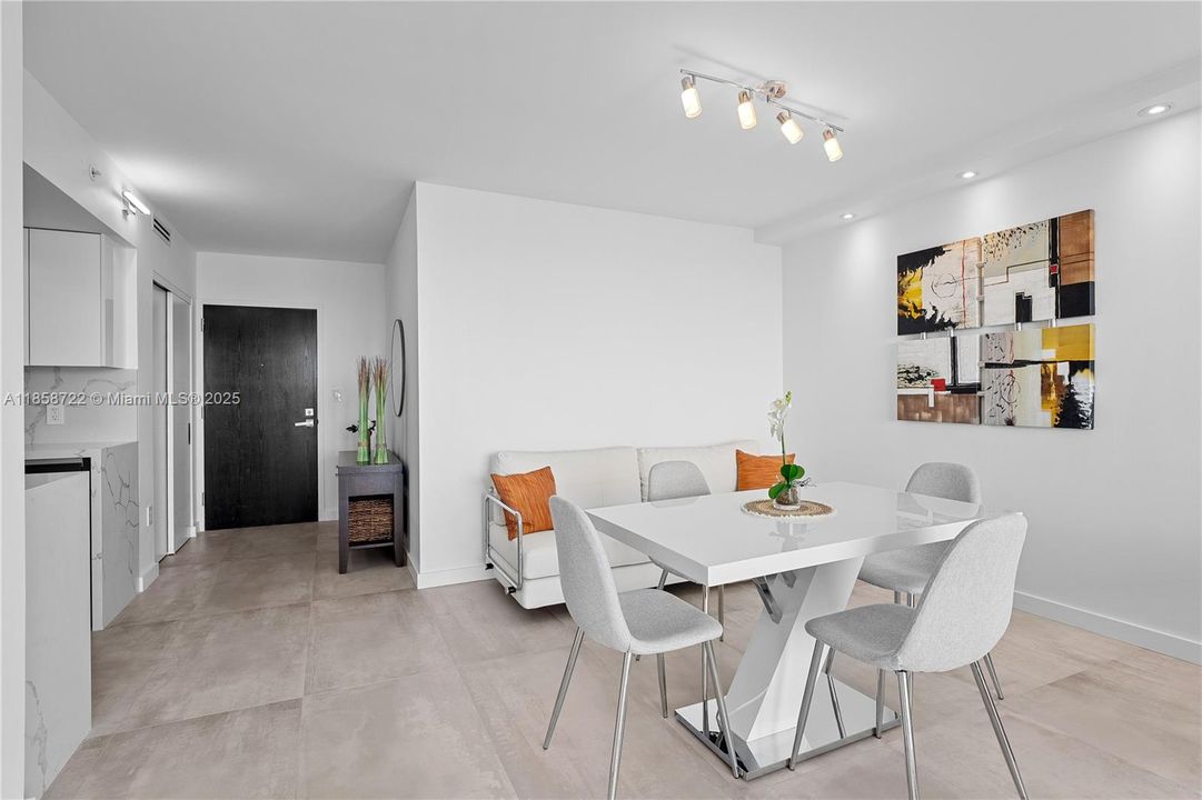 For Sale: $840,000 (1 beds, 1 baths, 740 Square Feet)