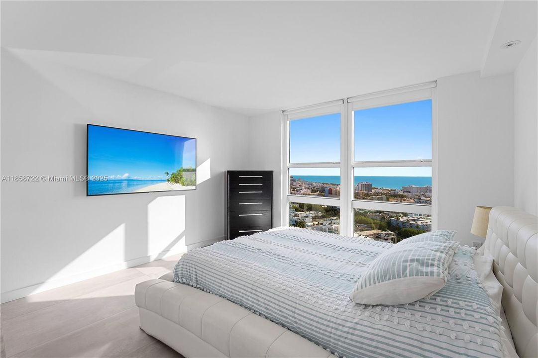 For Sale: $840,000 (1 beds, 1 baths, 740 Square Feet)