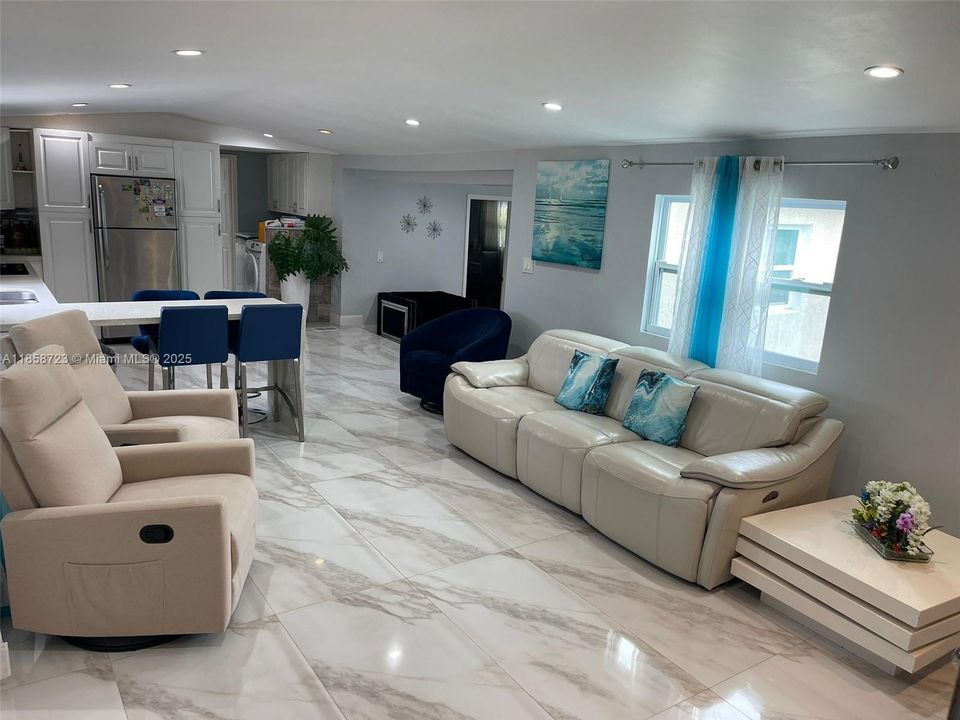 Vendido Recientemente: $480,000 (3 camas, 3 baños, 0 Pies cuadrados)