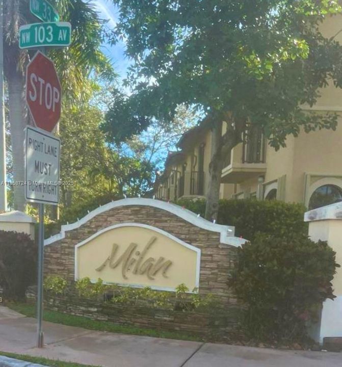 合同活跃: $3,900 (4 贝兹, 2 浴室, 2026 平方英尺)