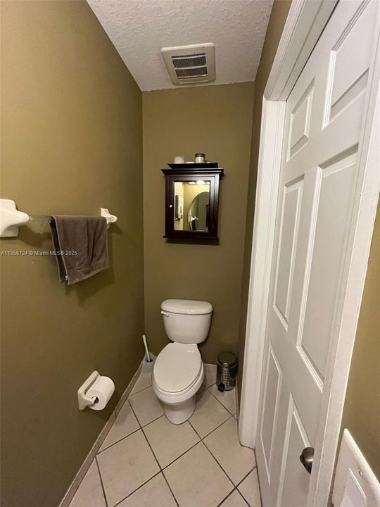 HALF BATH 1rts FLOOR