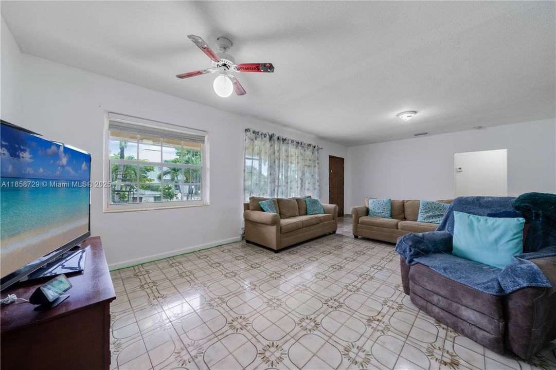 Vendido Recientemente: $1,150,000 (0 camas, 0 baños, 4353 Pies cuadrados)