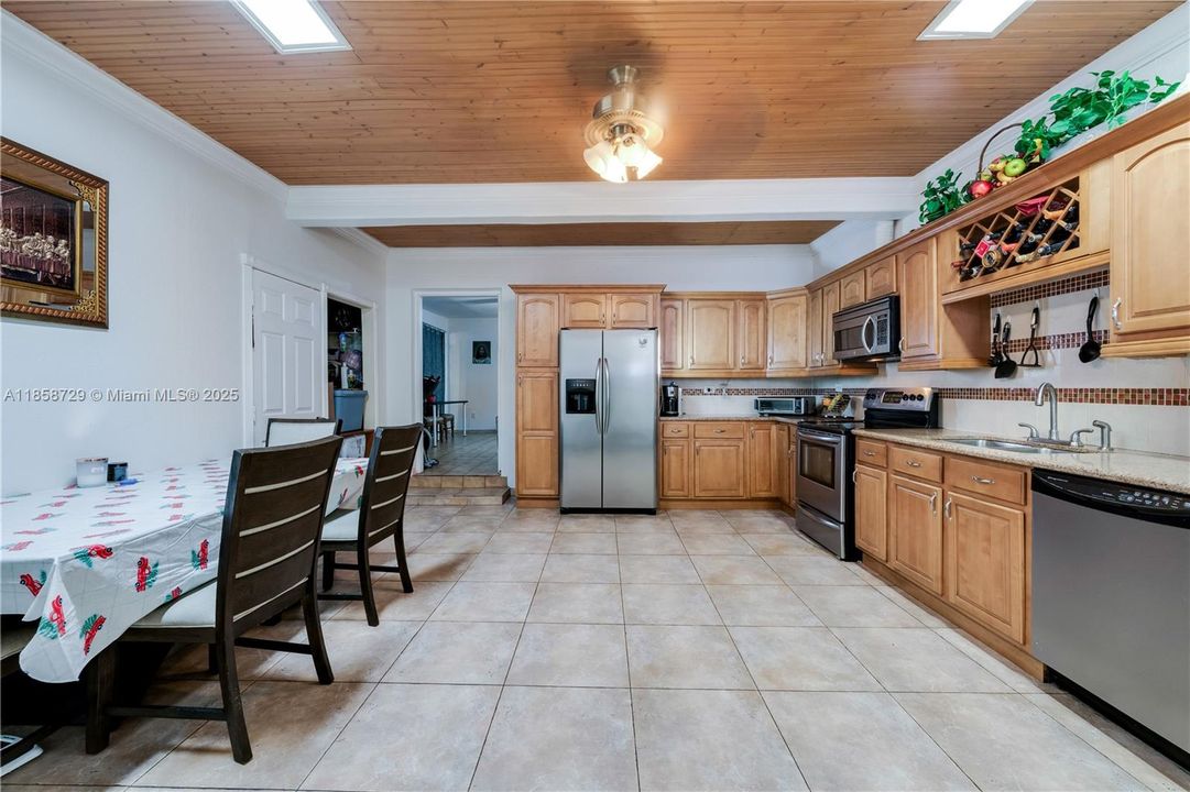 Vendido Recientemente: $1,150,000 (0 camas, 0 baños, 4353 Pies cuadrados)