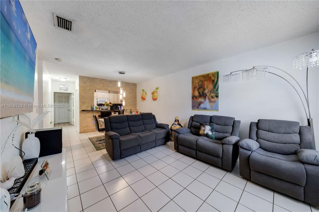 Vendido Recientemente: $1,150,000 (0 camas, 0 baños, 4353 Pies cuadrados)