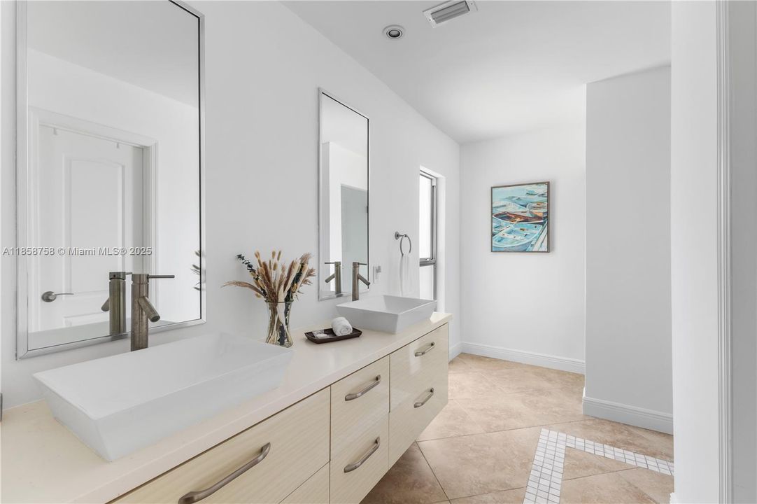 Recently Rented: $4,500 (3 beds, 2 baths, 2438 Square Feet)