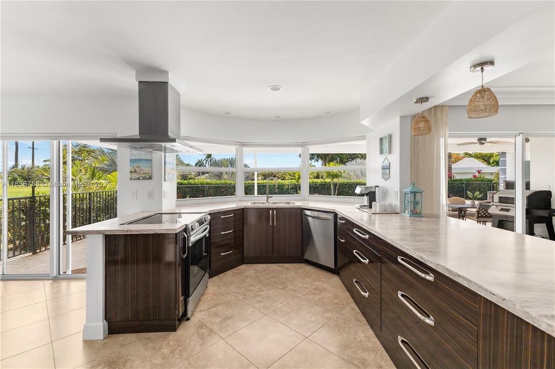 Recently Rented: $4,500 (3 beds, 2 baths, 2438 Square Feet)