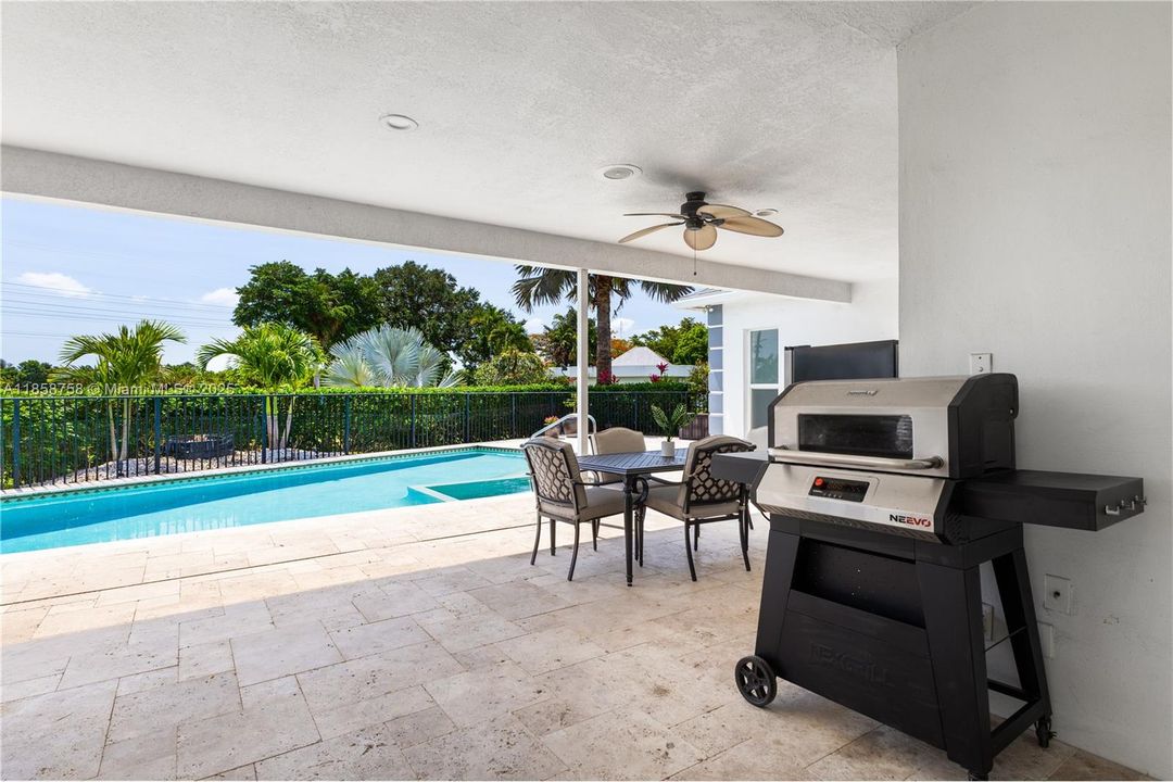 Recently Rented: $4,500 (3 beds, 2 baths, 2438 Square Feet)