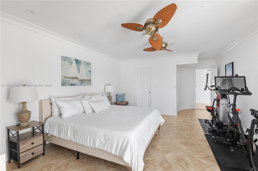 Recently Rented: $4,500 (3 beds, 2 baths, 2438 Square Feet)