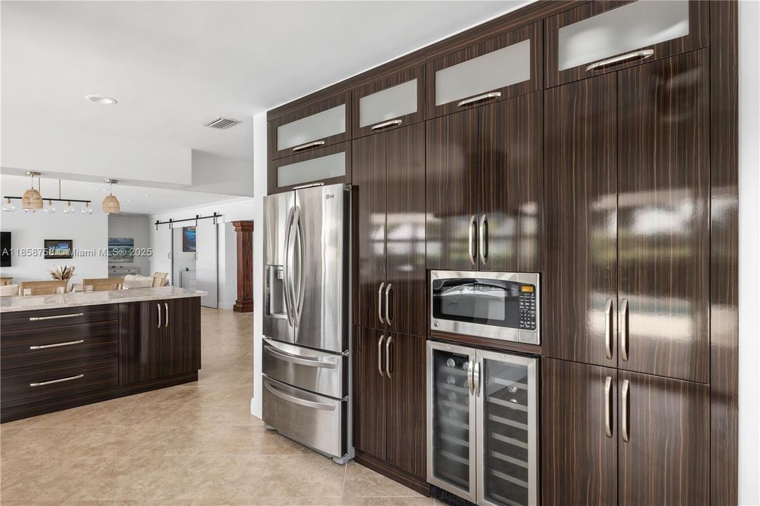 Recently Rented: $4,500 (3 beds, 2 baths, 2438 Square Feet)