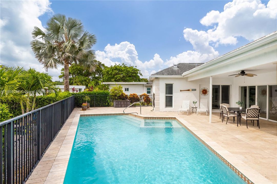 Recently Rented: $4,500 (3 beds, 2 baths, 2438 Square Feet)