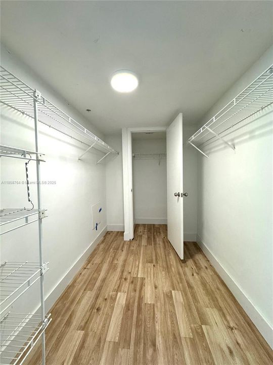 For Sale: $790,000 (2 beds, 2 baths, 1100 Square Feet)