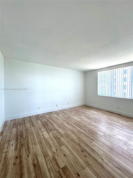 For Sale: $790,000 (2 beds, 2 baths, 1100 Square Feet)