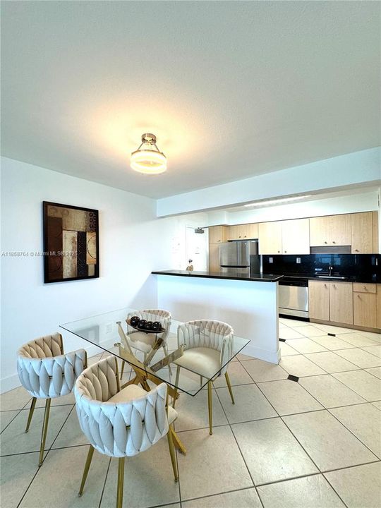 For Sale: $790,000 (2 beds, 2 baths, 1100 Square Feet)