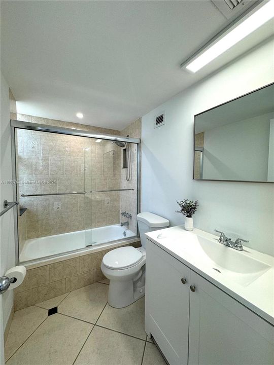 For Sale: $790,000 (2 beds, 2 baths, 1100 Square Feet)