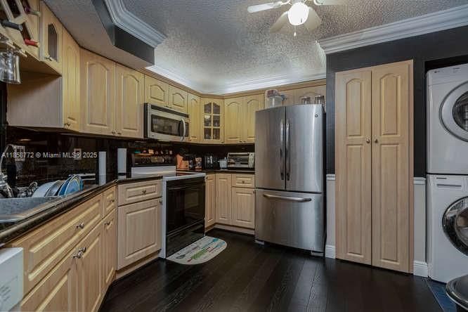 For Sale: $199,900 (2 beds, 2 baths, 970 Square Feet)