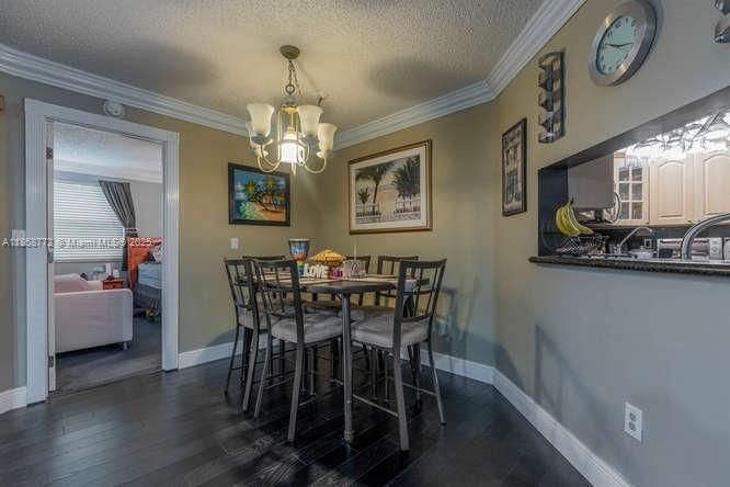 For Sale: $199,900 (2 beds, 2 baths, 970 Square Feet)