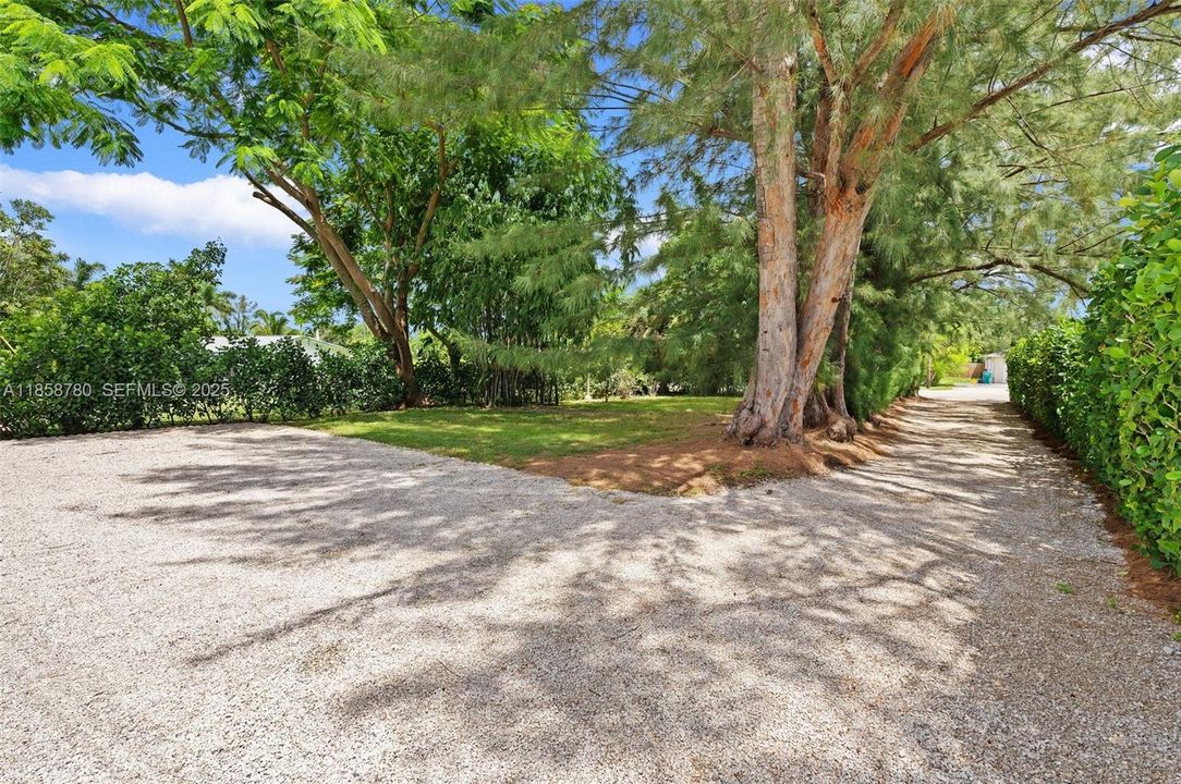 Driveway off of W Ocean Ave & buildable lot