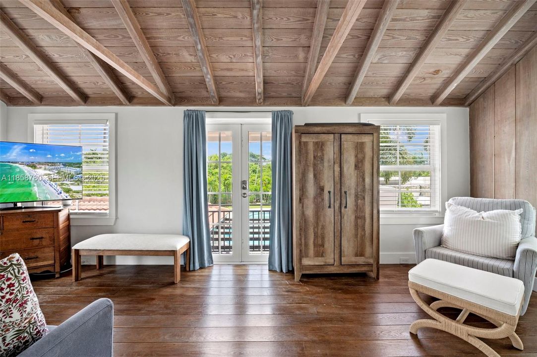 Guesthouse LIving Room