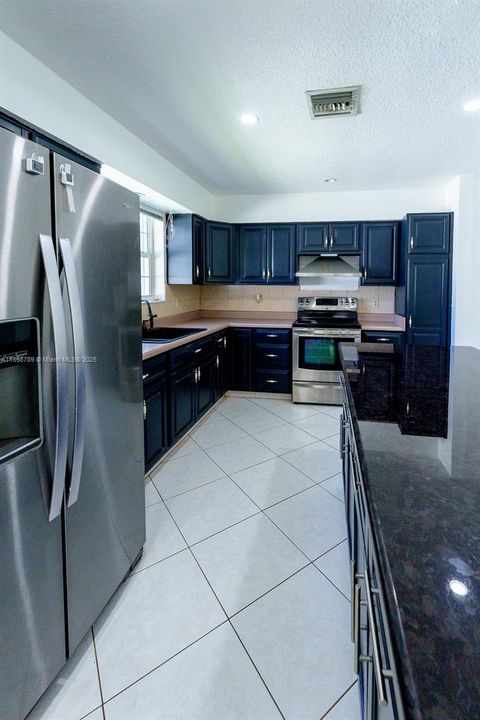 Recently Rented: $3,500 (3 beds, 2 baths, 1682 Square Feet)