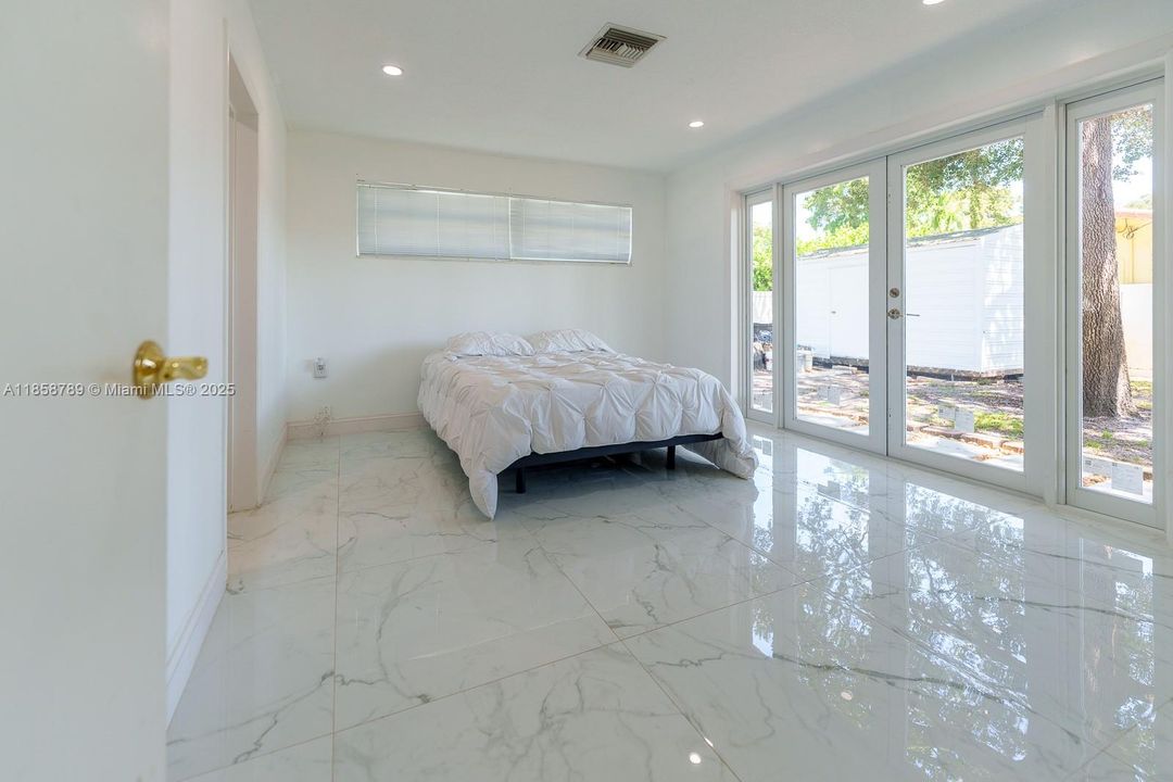 Recently Rented: $3,500 (3 beds, 2 baths, 1682 Square Feet)