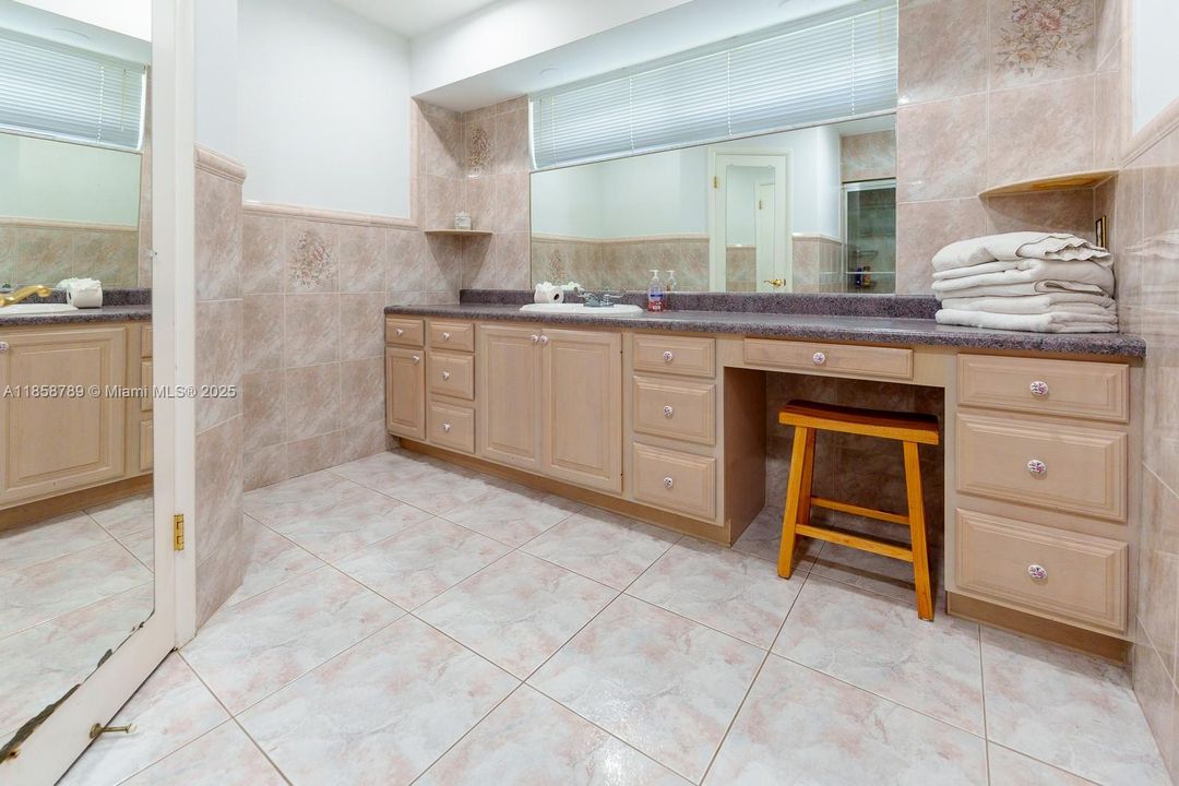 Recently Rented: $3,500 (3 beds, 2 baths, 1682 Square Feet)