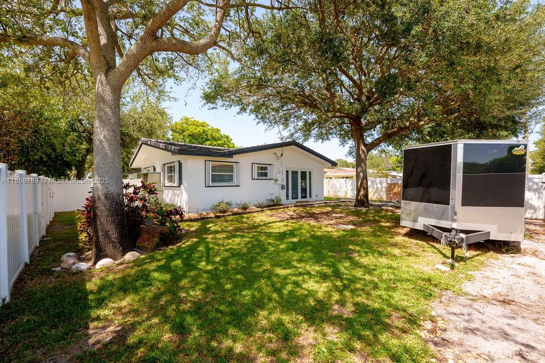 Recently Rented: $3,500 (3 beds, 2 baths, 1682 Square Feet)