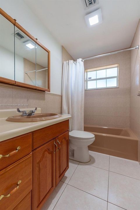 Recently Rented: $3,500 (3 beds, 2 baths, 1682 Square Feet)