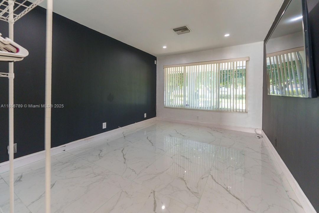 Recently Rented: $3,500 (3 beds, 2 baths, 1682 Square Feet)