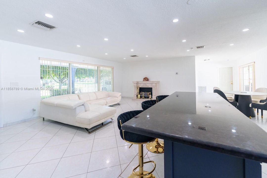 Recently Rented: $3,500 (3 beds, 2 baths, 1682 Square Feet)