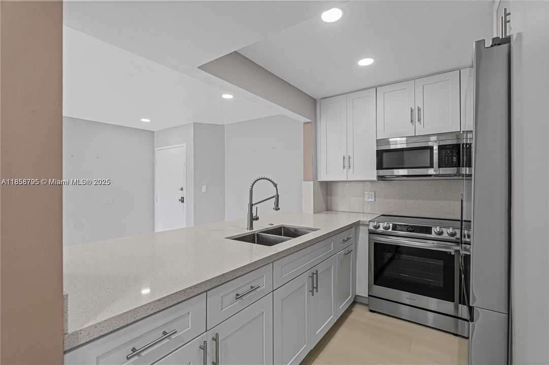 最近租的: $29,400 (2 贝兹, 2 浴室, 1050 平方英尺)