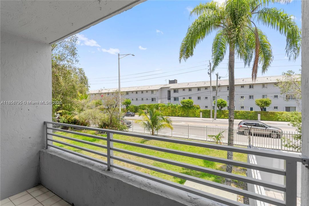 最近租的: $29,400 (2 贝兹, 2 浴室, 1050 平方英尺)