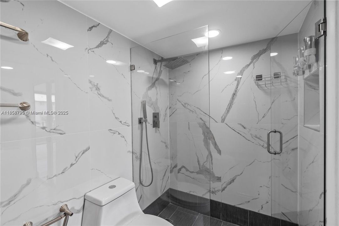 最近租的: $29,400 (2 贝兹, 2 浴室, 1050 平方英尺)