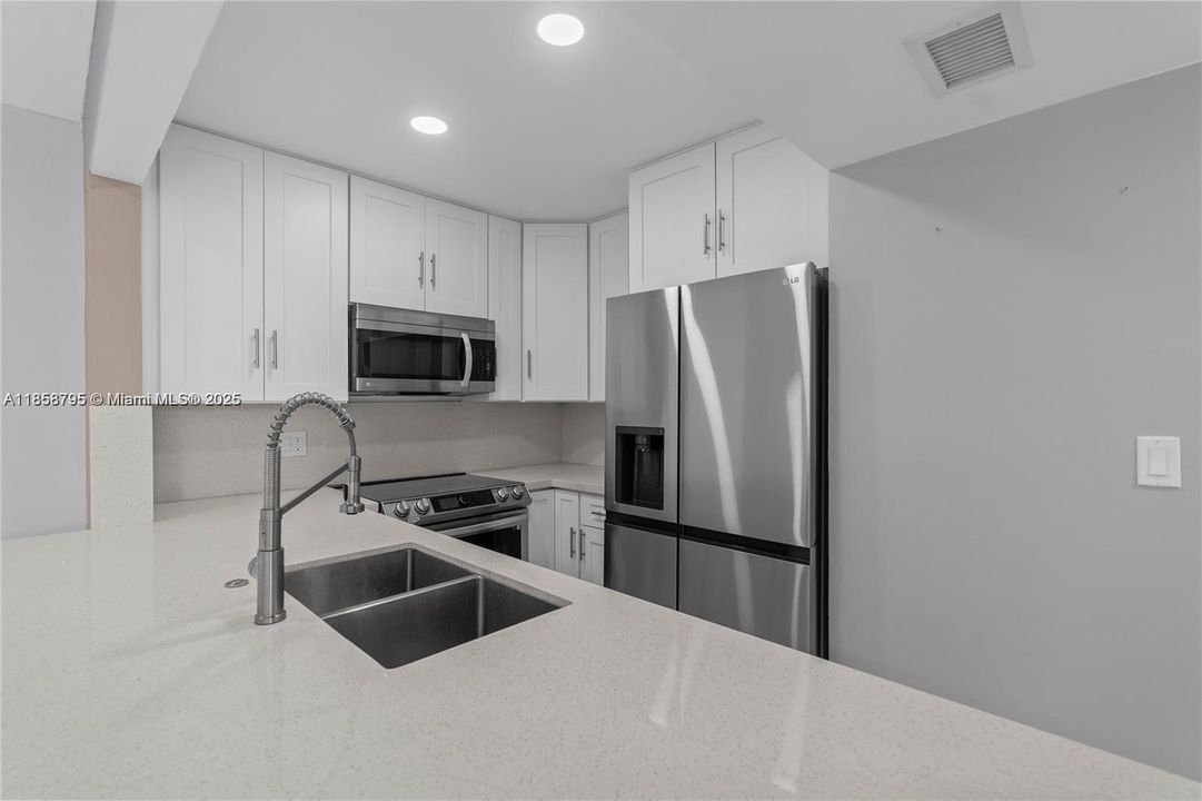 最近租的: $29,400 (2 贝兹, 2 浴室, 1050 平方英尺)